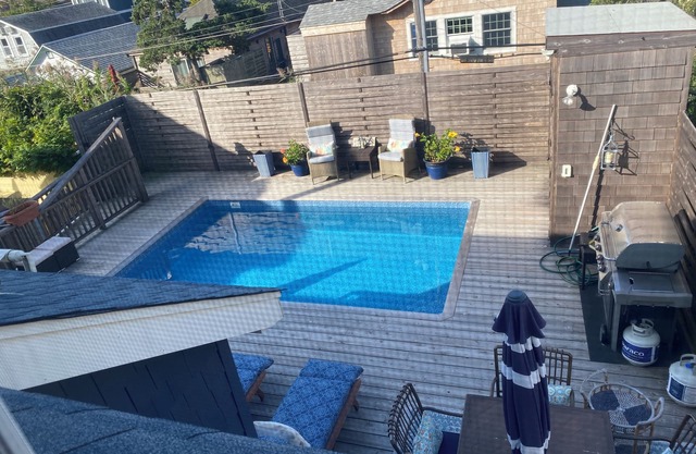 Fully renovated 4 bedroom and 2 full bathrooms Sleeps 9