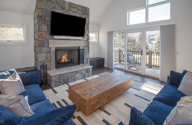 Fully Renovated Condo in Greenspring Community (Mt Snow)