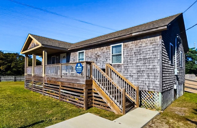 Fully-renovated, dog-friendly home near the beach with fast WiFi, washer/dryer