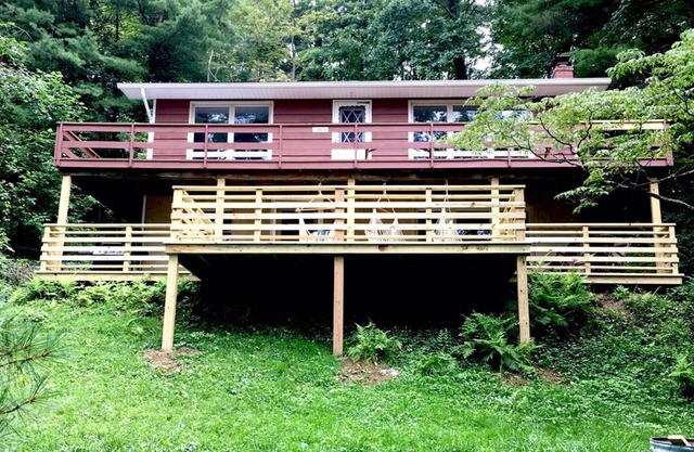 Fully Renovated Leesville Lake - Contemporary Cabin, 2 Marinas on lake!
