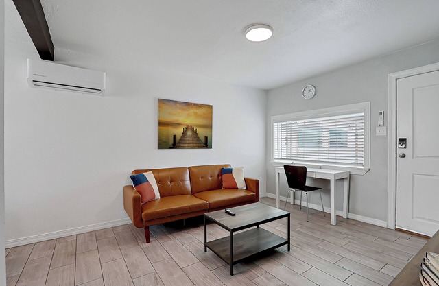 Fully Updtd Super Clean 1BR Apt Unit 5n