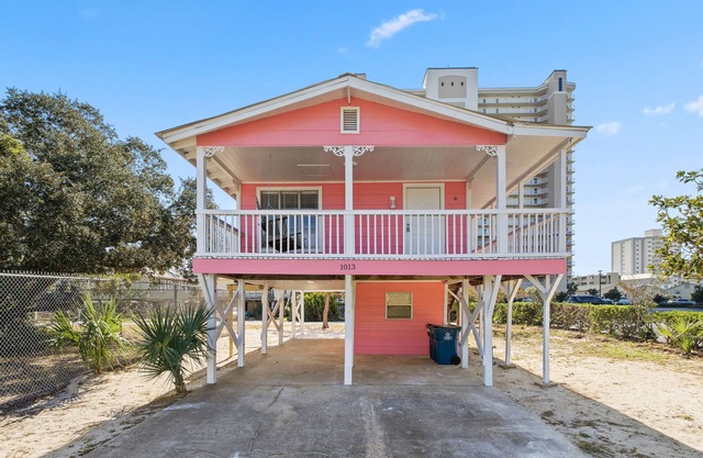 Fun cottage in a fantastic Gulf Shores location! Close to the beach!