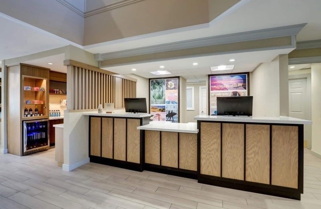 Fun Day at LEGOLAND Discovery Center! Spacious 2BR Unit w/Free Breakfast, Pool!