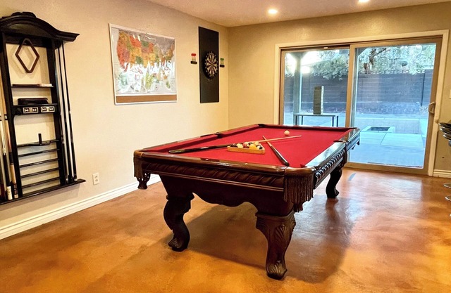 Fun-Filled Spacious House: Pool Table, Basketball, Fire Pit, Theater, BBQ & More