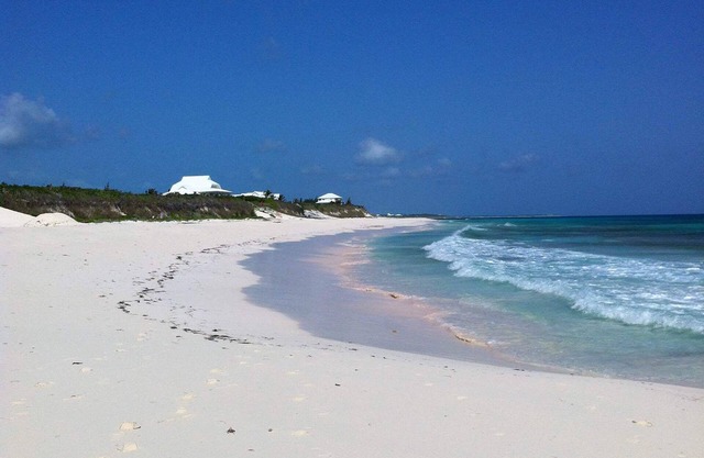 Funky and unique cottage on the best beach in the Bahamas