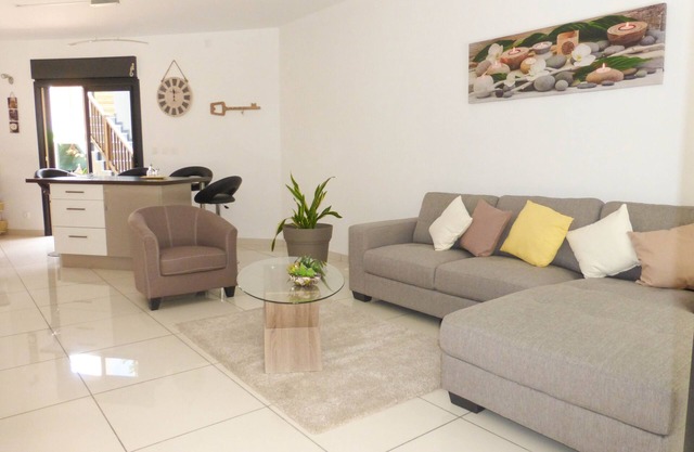 Furnished T3 apartment in the south of the island