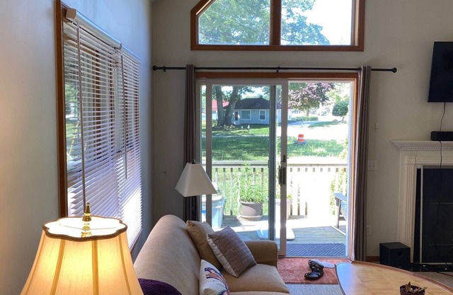 Furnished 2-bedroom house with water views in West Olivenmonthly rental only.