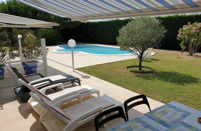 Furnished studio, garden, swimming pool