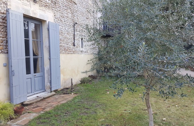 Furnished studio renovated in the heart of Générac, ideal for short stays