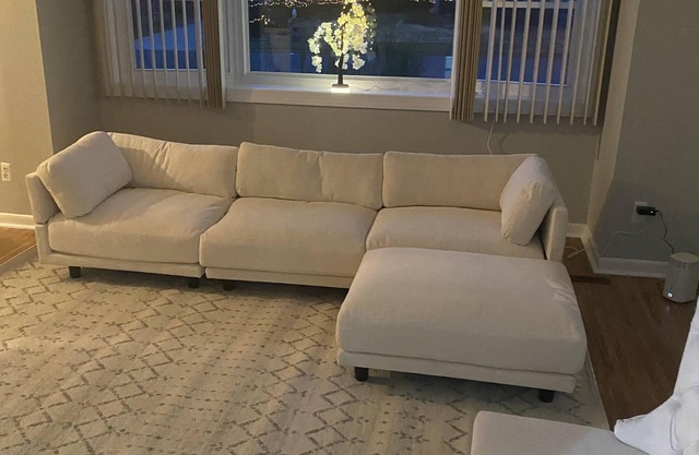 Furnished Single Room with attached bathroom/Wi-Fi/AC/Laundry/Parking