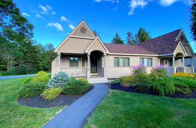 FV50 Pet friendly single level home in Bretton Woods walk to golf course and Mt Washington Hotel