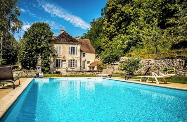 Gîte Château du Colombier - Bourgogne - Piscine Chauffée