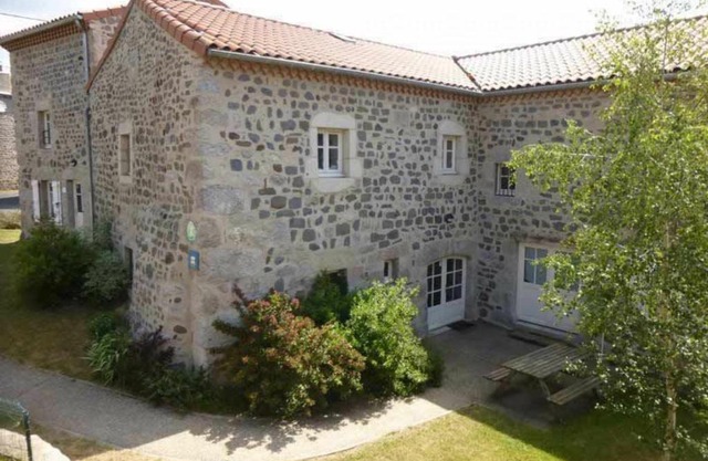 Gîte charmant pour 8 pers à Rauret avec cheminée, terrasse et accès "Tourisme et Handicap" - FR-1-582-186