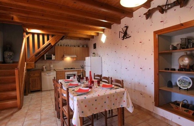 Gîte en pierre avec terrasses, proche de sites médiévaux, idéal pour famille avec équipements bébé. - FR-1-582-256