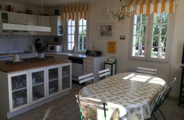 Gîte in Mansigné, Sarthe, Farmhouse 6 rooms, sleeps 15 near Le Mans