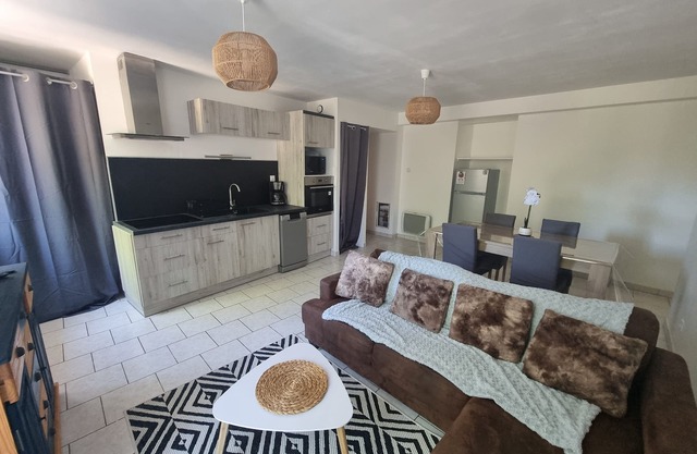 Gîte le colibri. Sud Ardèche.3 stars, 4 pers. 2 bedrooms