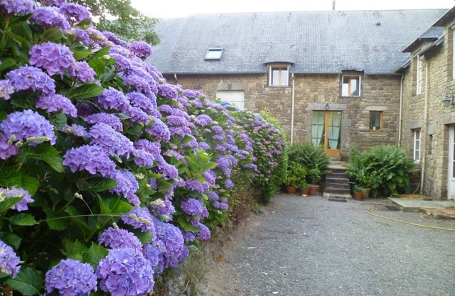 Gîte, Mt St Michel (30 '), Granville Carnival (15')