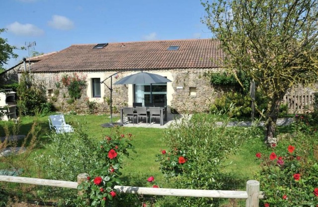 Gîte rénové avec spa, piscine chauffée, WiFi et accès handicapés au cœur du Marais Breton - FR-1-426-321