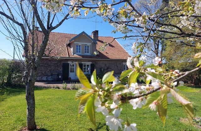 Gîte Un Détour Par Thiénans. Family gîte in the Ognon valley.