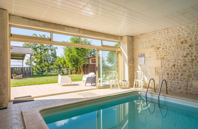 Group Gîte with Indoor Pool, Private Terrace, Private Garden and Wi-Fi
