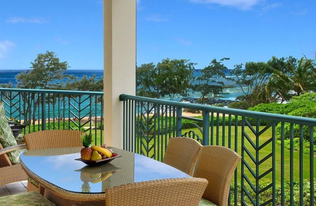 G301- Extra Large Floor Plan - Ocean View Corner Suite in Kapaa Steps to Beach!