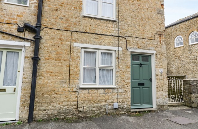 GABLE END COTTAGE, family friendly, with open fire in Beaminster