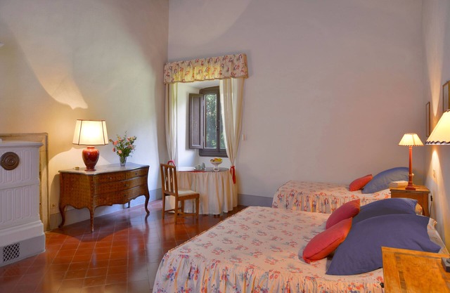 Galbino Castle - 12BR Family Castle for Groups, Weddings & Retreats