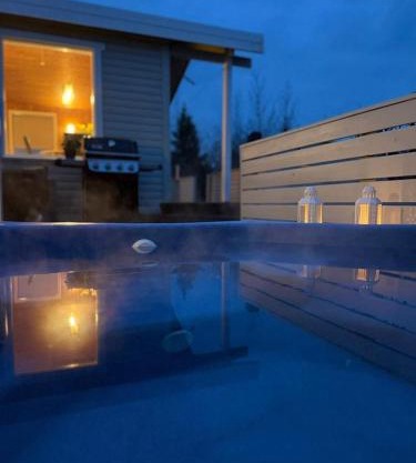 Galdur Cottage- heart of Golden Circle with hot tub