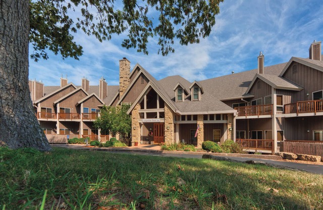 Galena, IL: Studio w/Fireplace, Jetted Tub, Resort Pool & Outdoor Activities