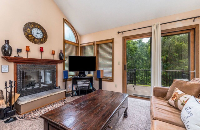 Galena Oak Getaway near Shopping, Golfing, Hiking