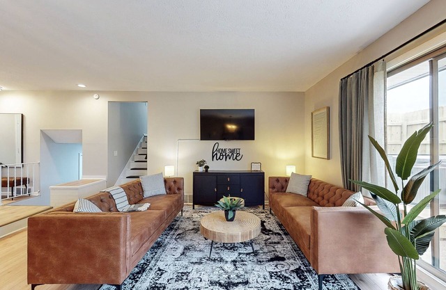 Game Day Getaway: Cozy Retreat Steps from HOF