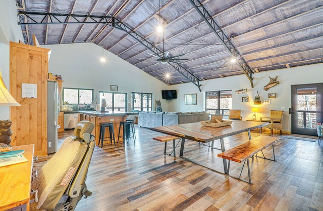 Games & Fire Pit: Waterfront Beaver Lake Home!