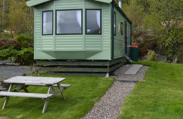 GANNET, pet friendly, country holiday cottage, with a garden in Oban