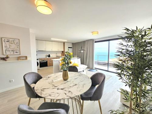 Garajau Palace Sea View II by Rentallido