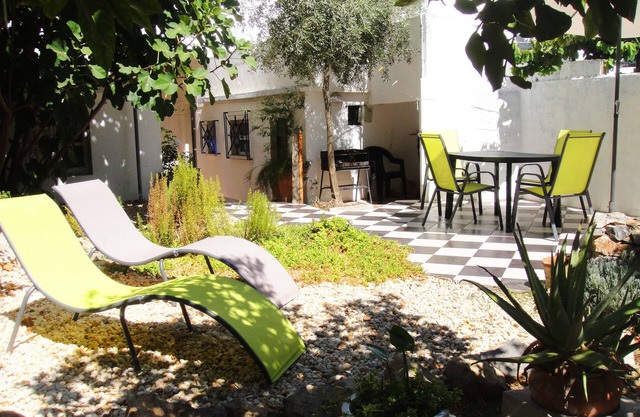 Garden Apartment In Elegant, Spacious Old Tavira Townhouse, perfect location