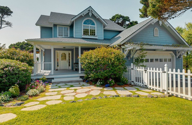 Garden by the Sea- Walk to the Beach/SPA/Sleeps 8
