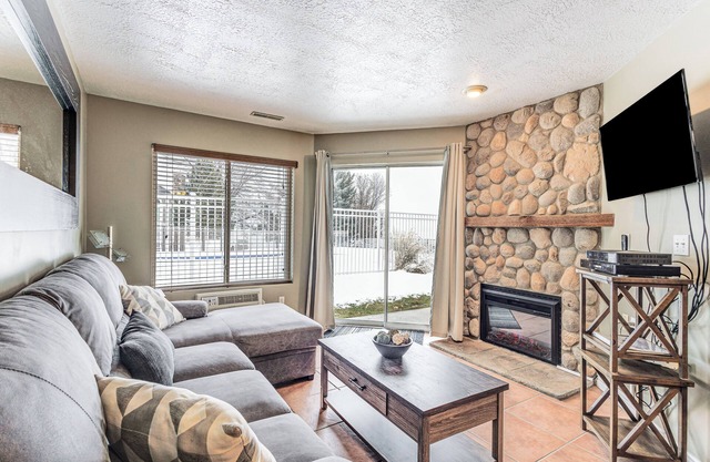Garden City Condo w/Pool Access by Bear Lake!