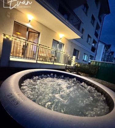 Garden Jacuzzi Apartment by Evan Apartments