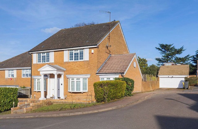 Garden Parking WiFi Near Sky Elstree Studios