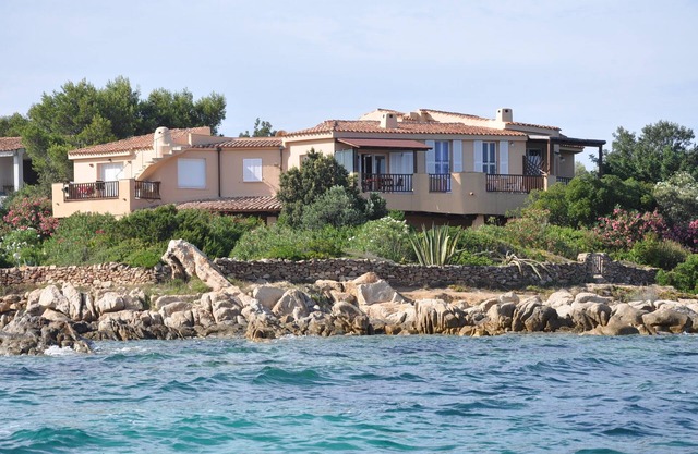 GARDEN VILLA DOLPHIN SEASIDE