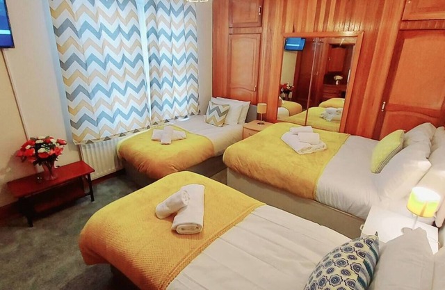 Garfield Villa-Beautiful 4-Bed House in Gillingham