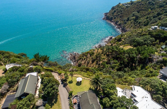 Garratt Peninsula | Stay Waiheke