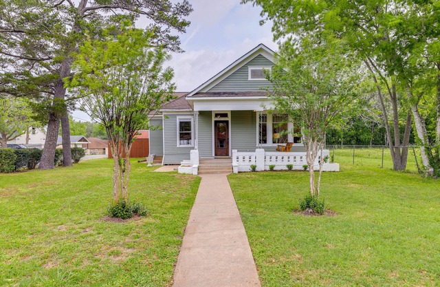 Gas Grill & Private Yard: Home in Bellville