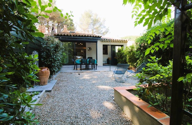 GASSIN/FONT-MOURIER: 1/2-BEDROOM MAZET IN ESTATE WITH POOL AND TENNIS