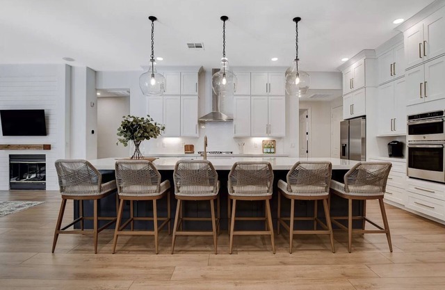 Gated, Stunning Decor Private Pool!