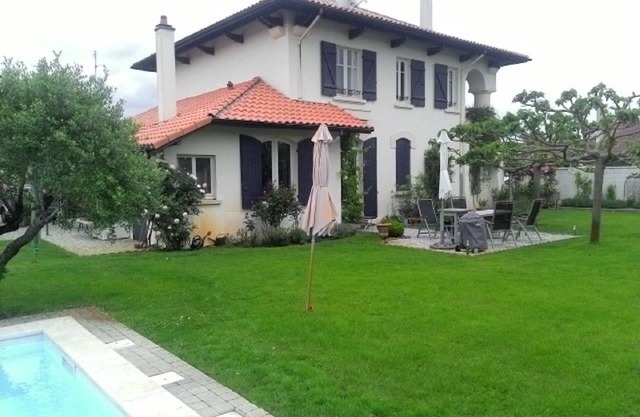 Gated Villa with Pool and Guesthouse Just 3 Miles to Contis Plage/Surfing