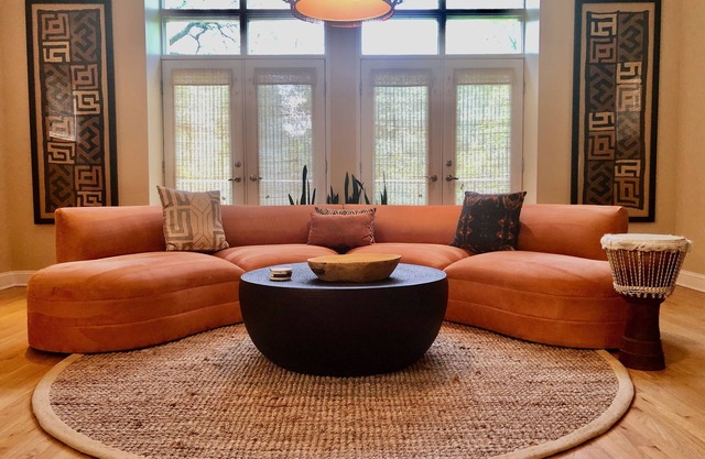 Gather, relax, enjoy— in chic luxury home near Lake Michigan & McCormick Center