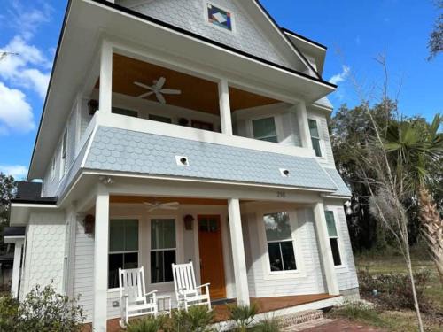 Gator Grove - Queen Ann White - New Build!