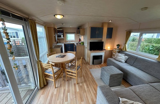 Gemütliches Chalet auf 5-familiencampingplatz mit Hallenbad und in Strandnähe
