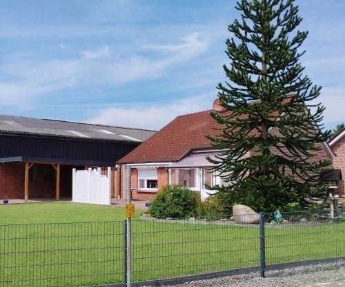 Gemütliches Ferienhaus Lütje Huske mit Garten, 25666